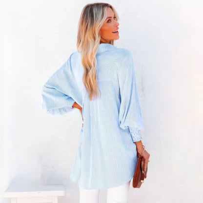 Mellanlång skjorta med randigt slag och oversized ärmar med stängning