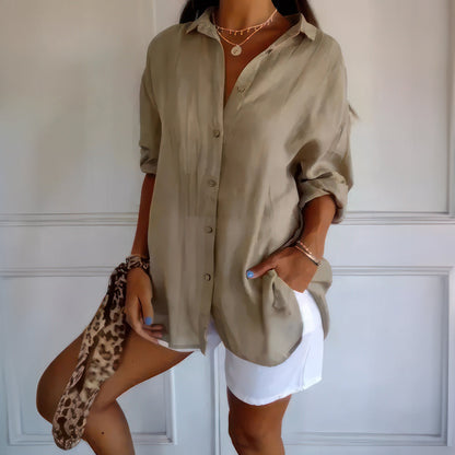 Klassisk damskjorta med texturerat plisserat enkelknäppt slag