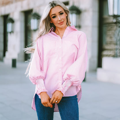 Mellanlång skjorta med randigt slag och oversized ärmar med stängning