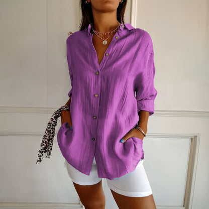 Klassisk damskjorta med texturerat plisserat enkelknäppt slag