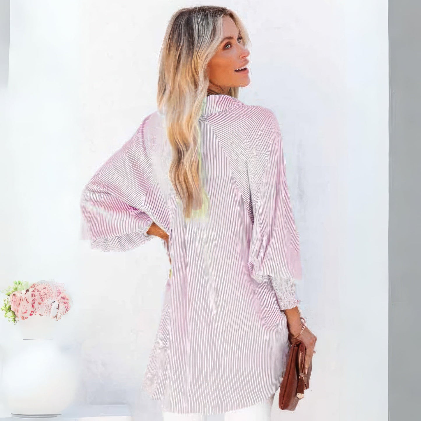 Mellanlång skjorta med randigt slag och oversized ärmar med stängning