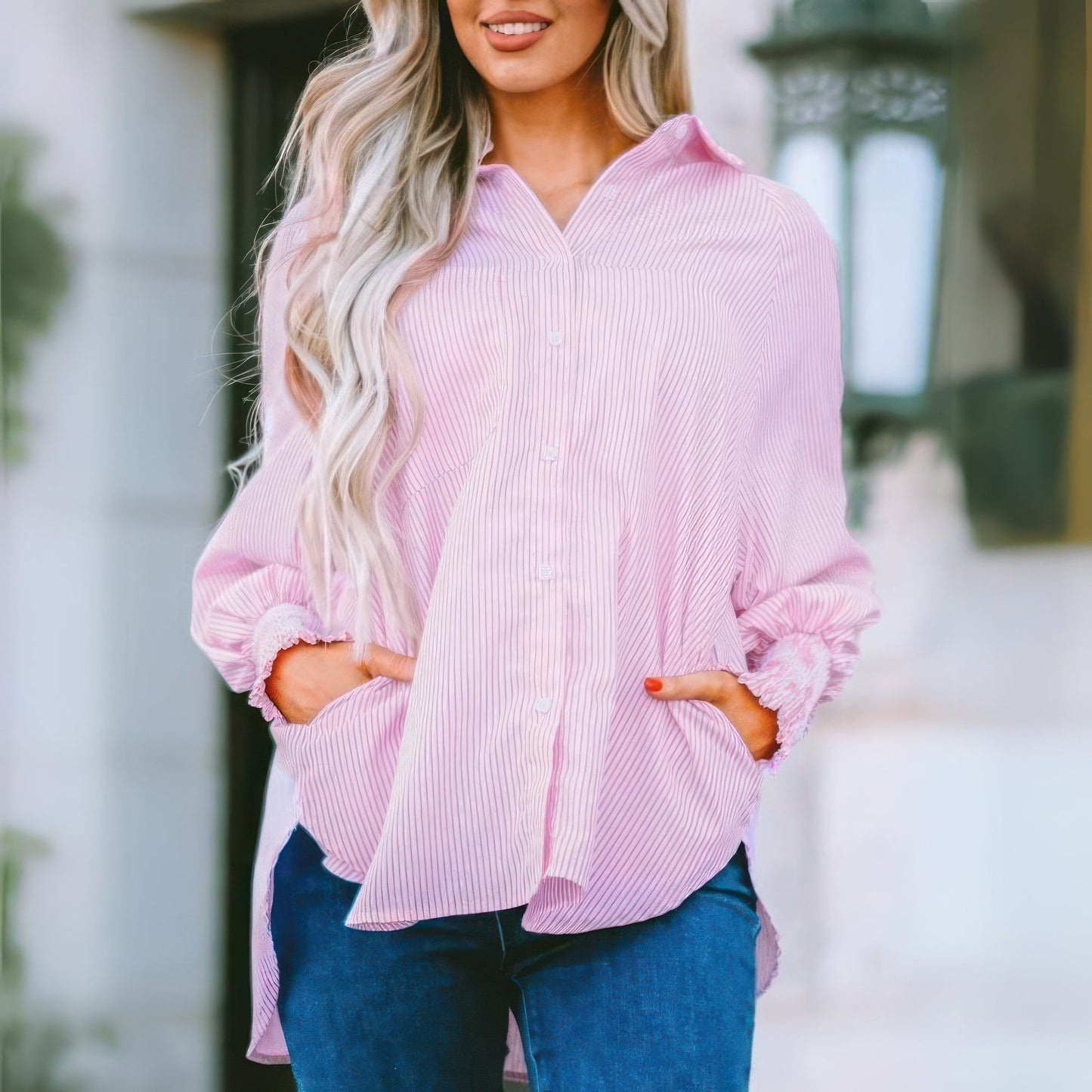 Mellanlång skjorta med randigt slag och oversized ärmar med stängning