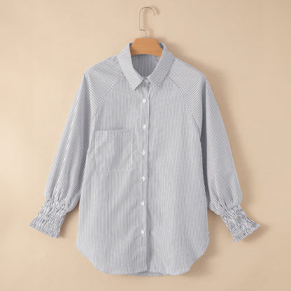 Mellanlång skjorta med randigt slag och oversized ärmar med stängning