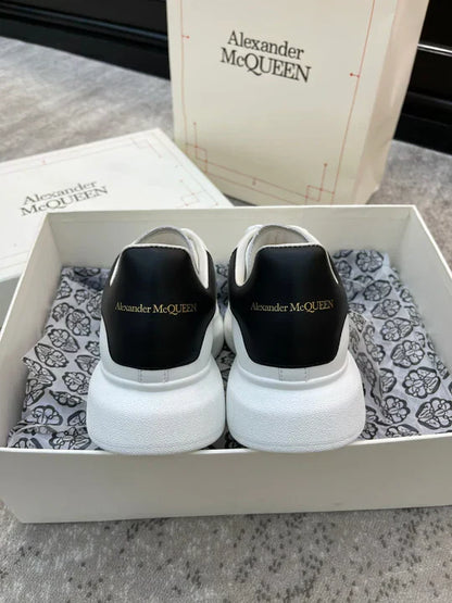 "ALEXANDER MCQUEEN BASIC svart och vit"